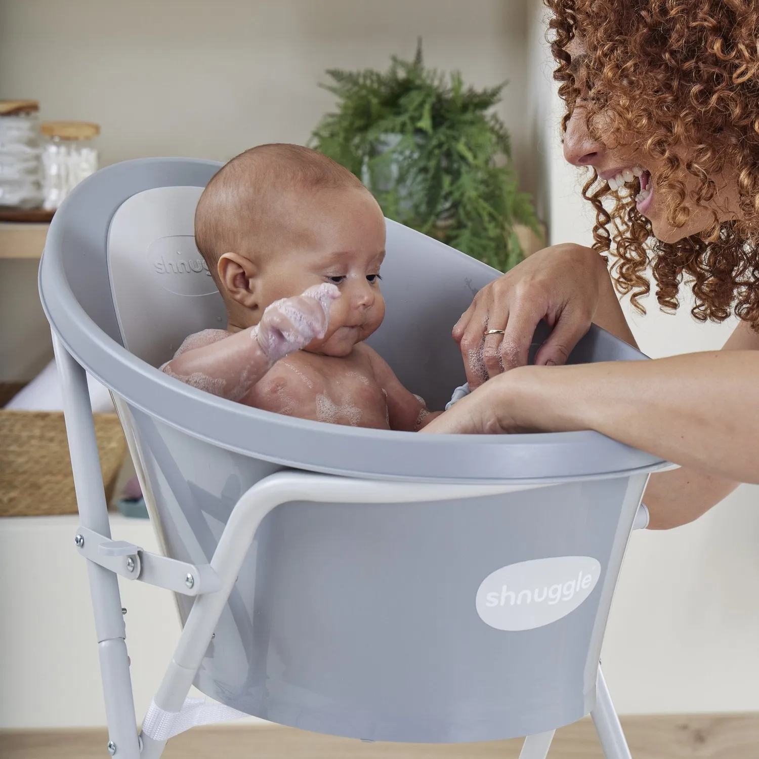 Shnuggle Baby Bath sæt babybadekar med stativ hvid