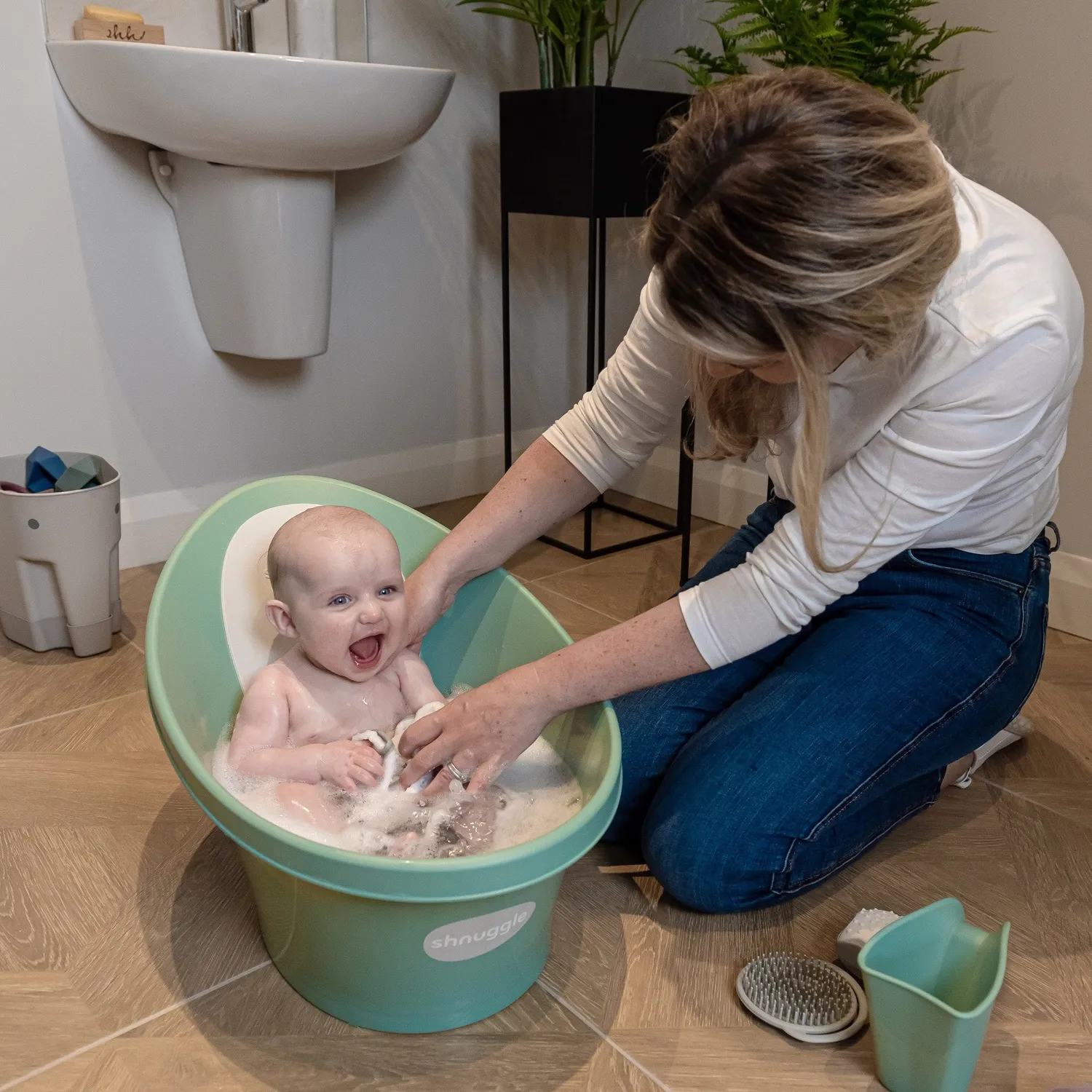Shnuggle Baby Bath babybadekar hvid/grå blød